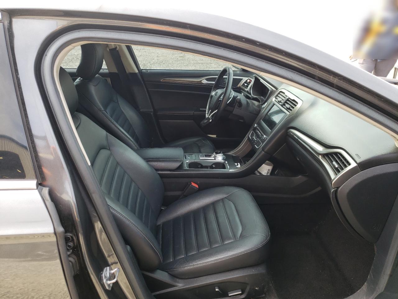 Photo 5 from auction – 2017 FORD FUSION SE with VIN 3FA6P0HD1HR240866