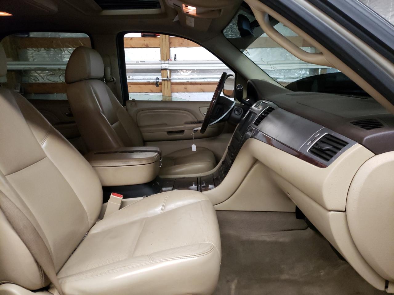 Photo 5 from auction – 2009 CADILLAC ESCALADE with VIN 1GYFK13209R123792