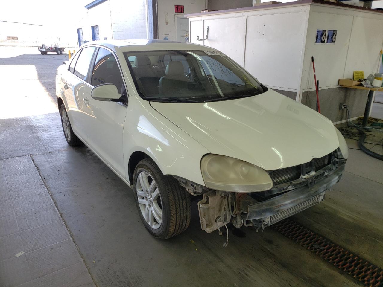 VOLKSWAGEN JETTA WOLF 2007 with VIN 3VWEF71K47M125097 - Photo from auction