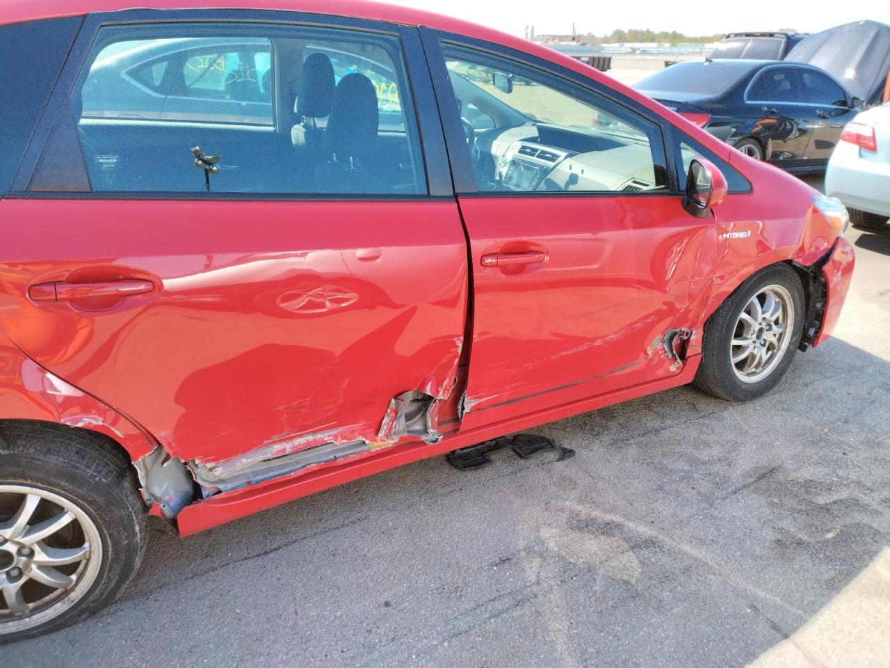 Photo 9 from auction – 2015 TOYOTA PRIUS V with VIN JTDZN3EU3FJ017514