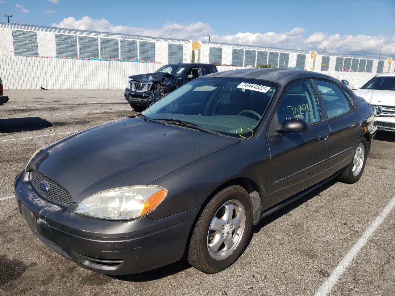 Photo 2 from auction – 2005 FORD TAURUS SE with VIN 1FAFP53U45A232819