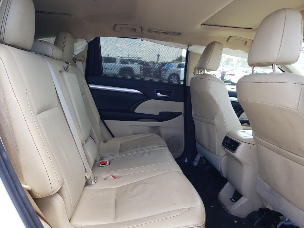 Photo 6 from auction – 2016 TOYOTA HIGHLANDER with VIN 5TDKKRFH7GS167211