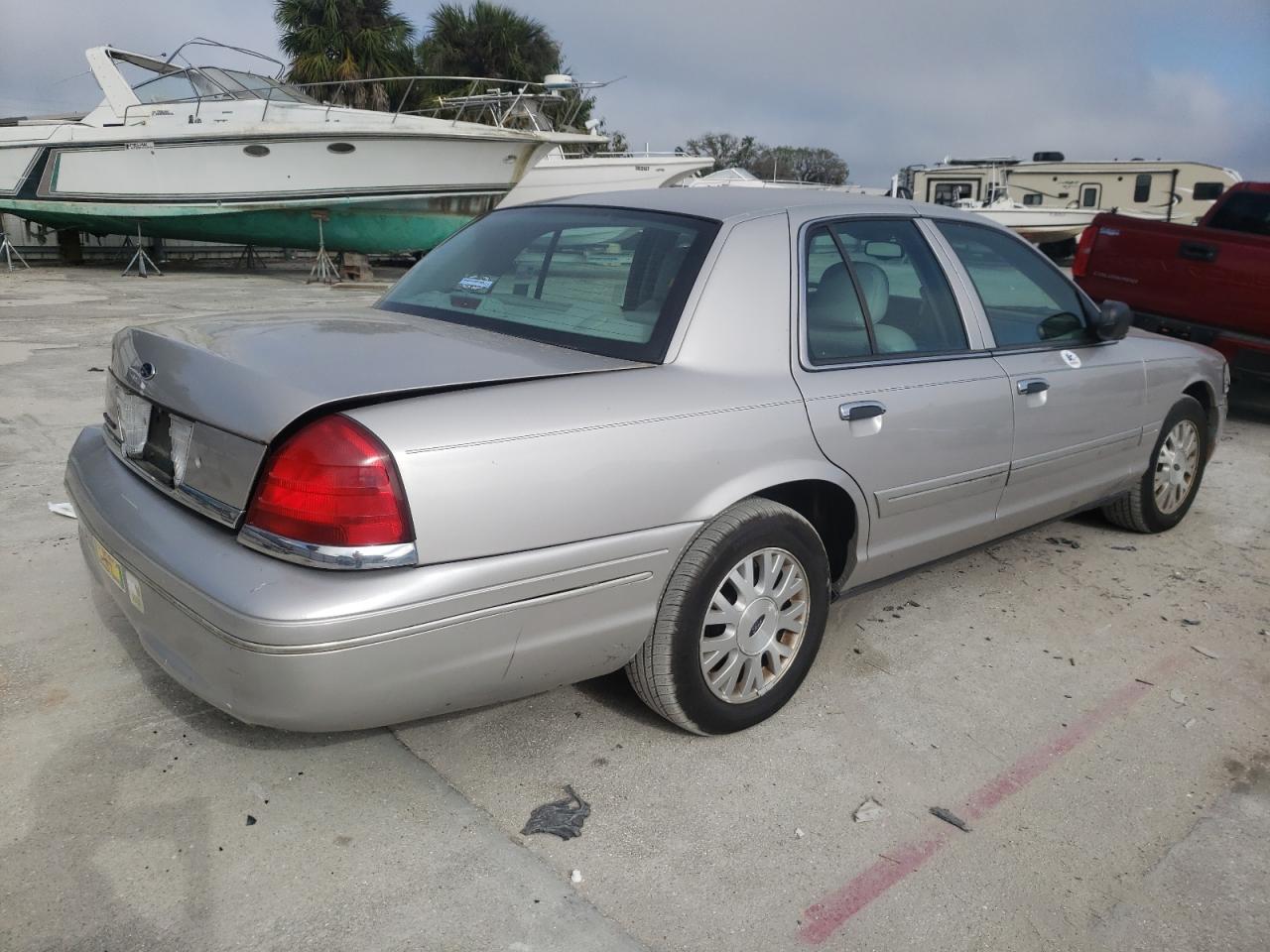 Photo 4 from auction – 2004 FORD CROWN VICT with VIN 2FAFP74W94X147668