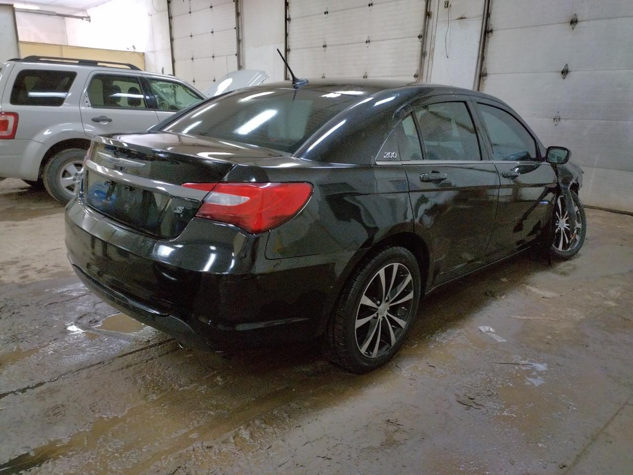 Photo 4 from auction – 2011 CHRYSLER 200 S with VIN 1C3BC8FG9BN610380