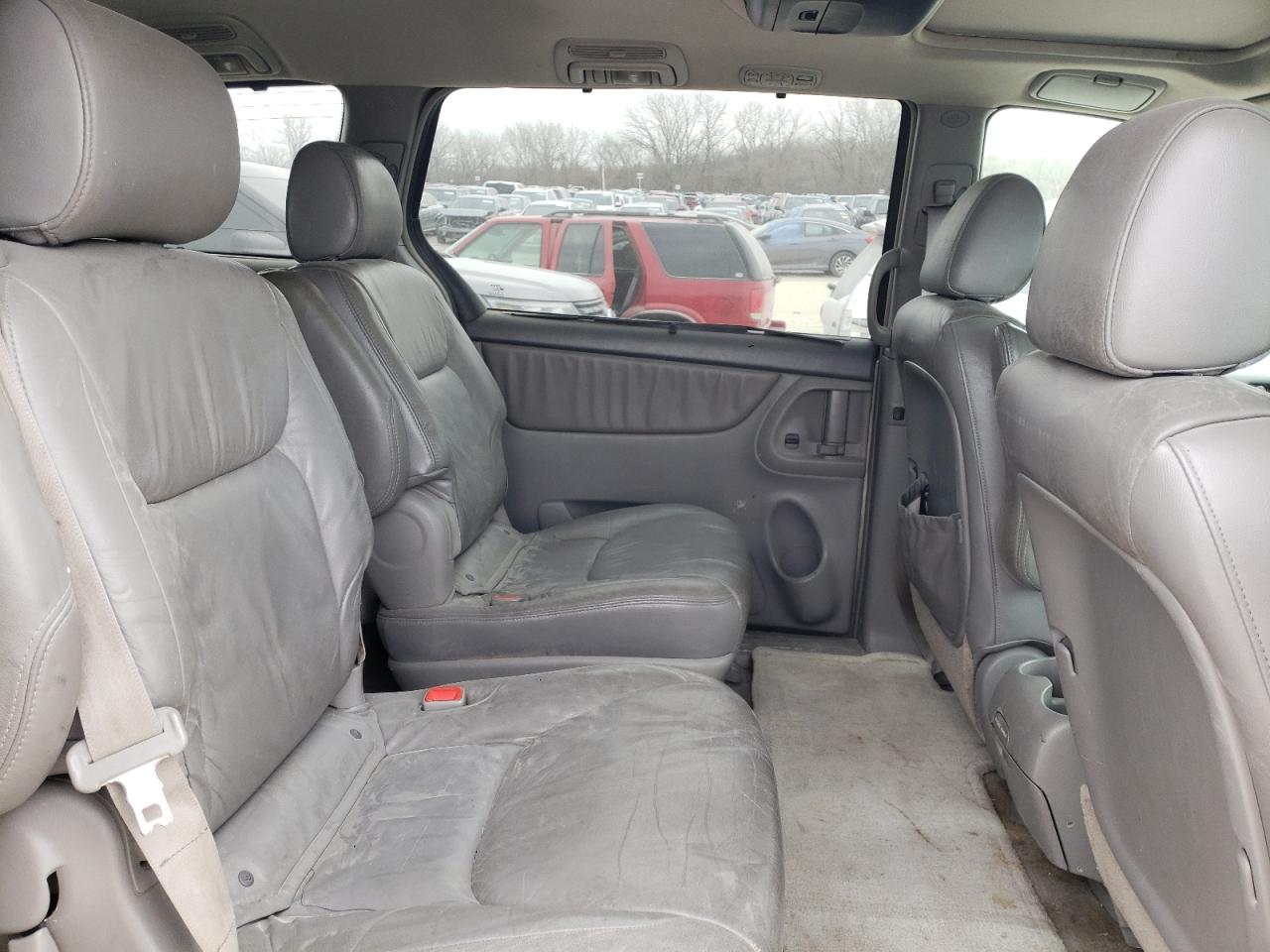Photo 6 from auction – 2005 TOYOTA SIENNA XLE with VIN 5TDBA22C95S035004