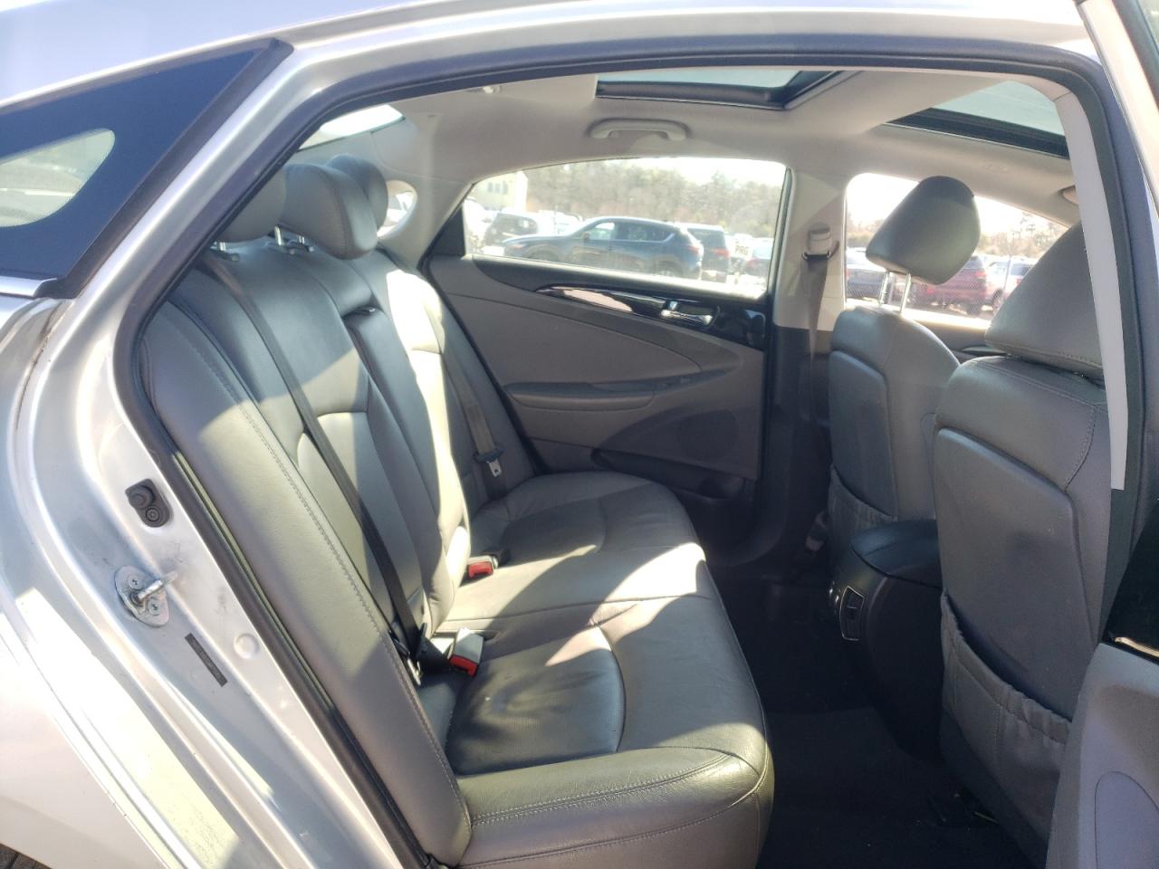 Photo 6 from auction – 2012 HYUNDAI SONATA SE with VIN 5NPEC4AB1CH471585