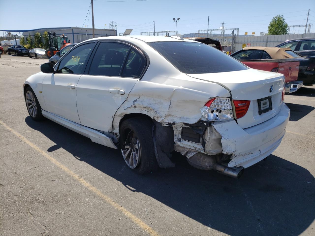 Photo 3 from auction – 2011 BMW 328I with VIN WBAPH5G58BNN58963