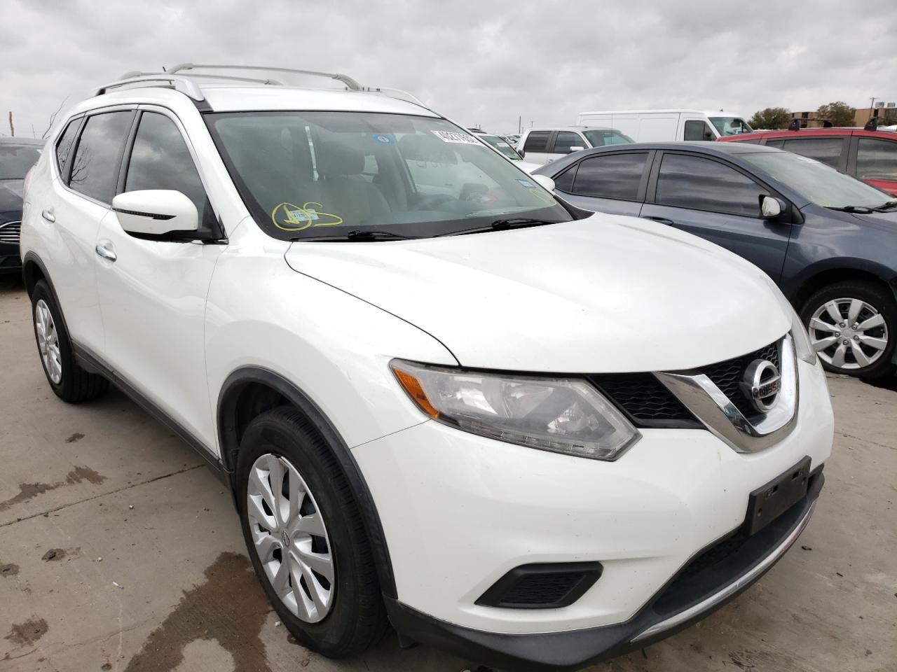 NISSAN ROGUE S 2016 with VIN KNMAT2MTXGP606015 - Photo from auction