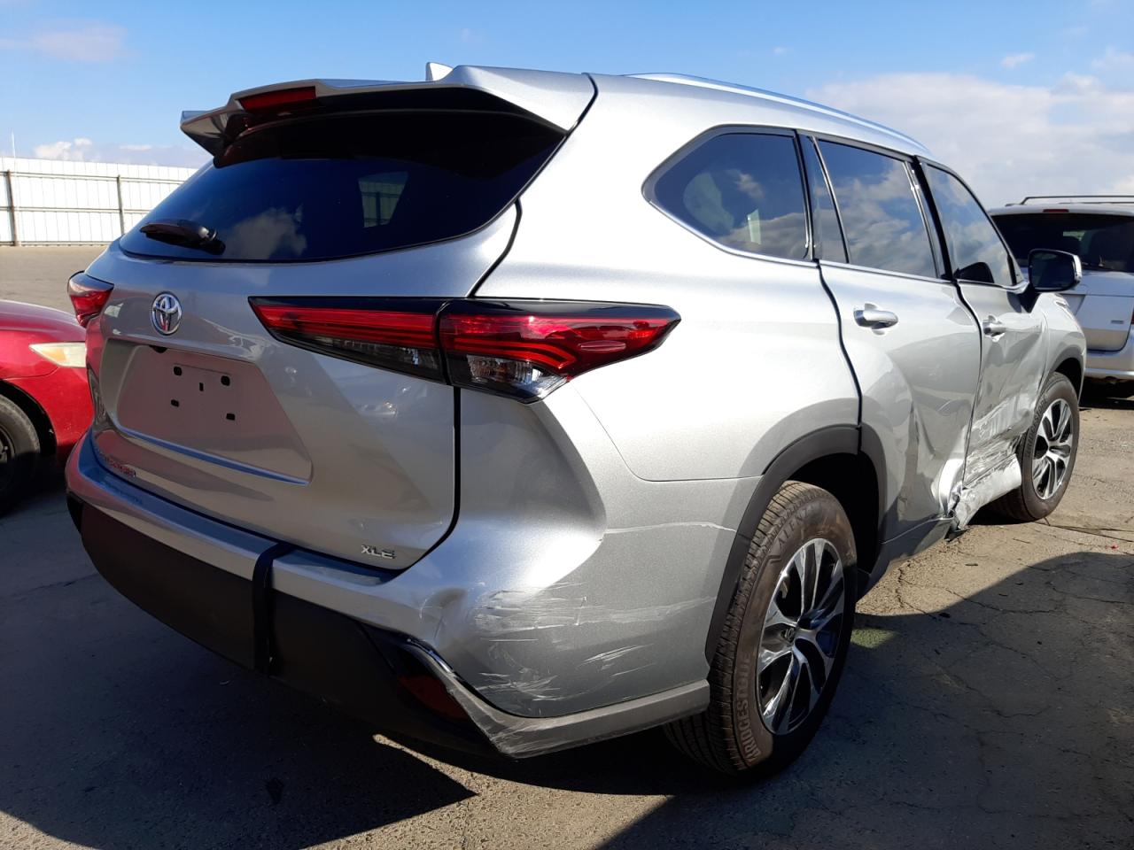 Photo 4 from auction – 2021 TOYOTA HIGHLANDER with VIN 5TDHZRAH7MS527831