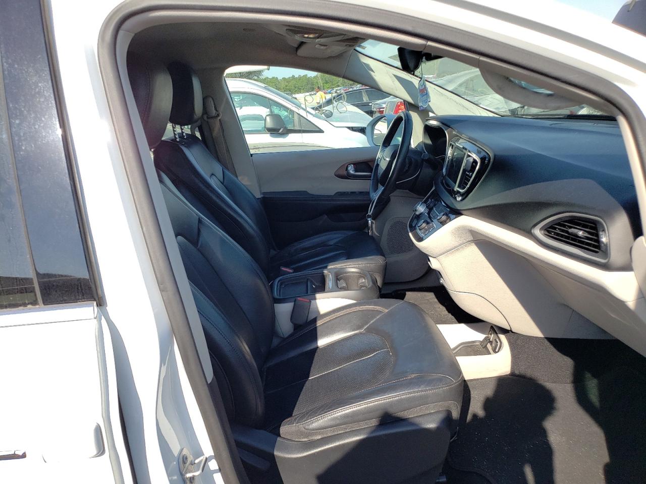 Photo 5 from auction – 2018 CHRYSLER PACIFICA T with VIN 2C4RC1BG2JR210993