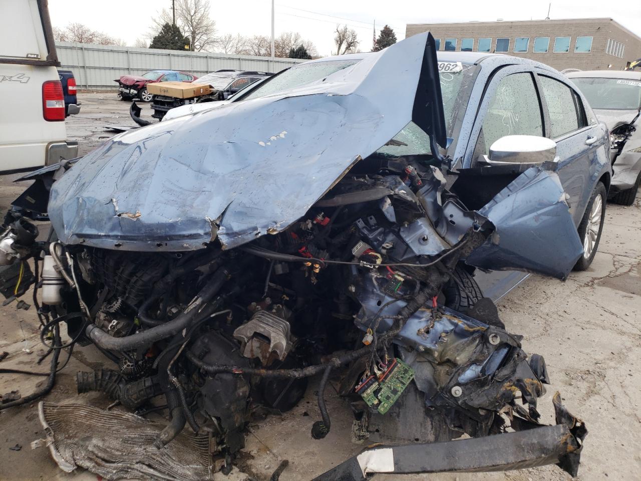 Photo 2 from auction – 2011 CHRYSLER 200 LIMITE with VIN 1C3BC2FBXBN570456