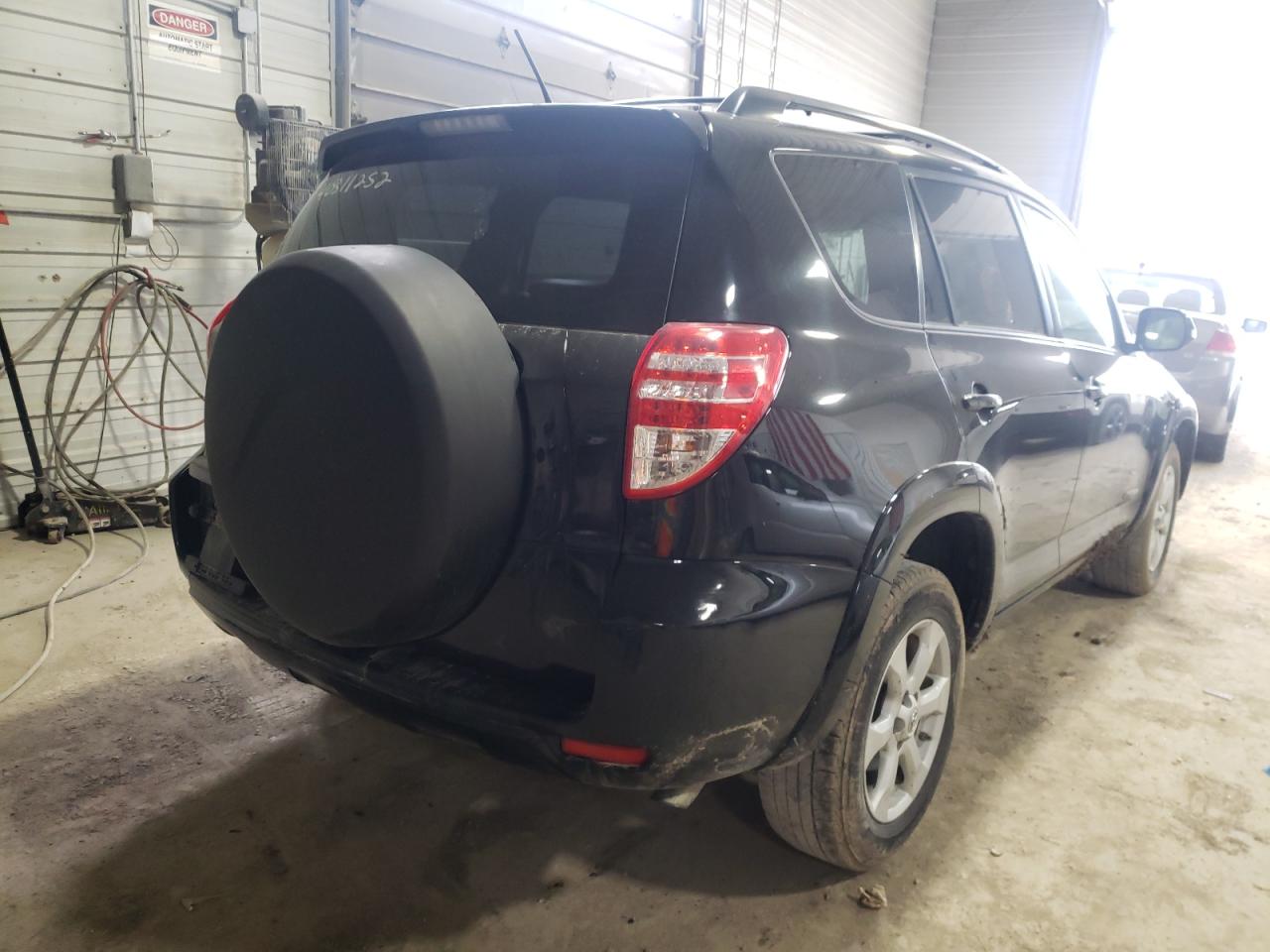 Photo 4 from auction – 2011 TOYOTA RAV4 LIMIT with VIN 2T3YF4DV2BW075196