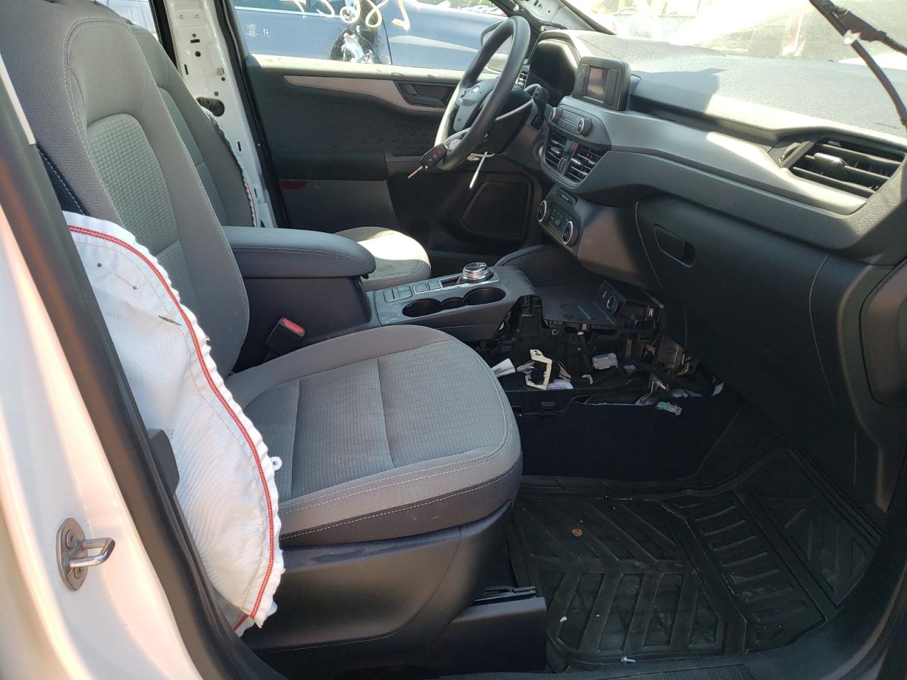 Photo 5 from auction – 2020 FORD ESCAPE S with VIN 1FMCU0F69LUB38707