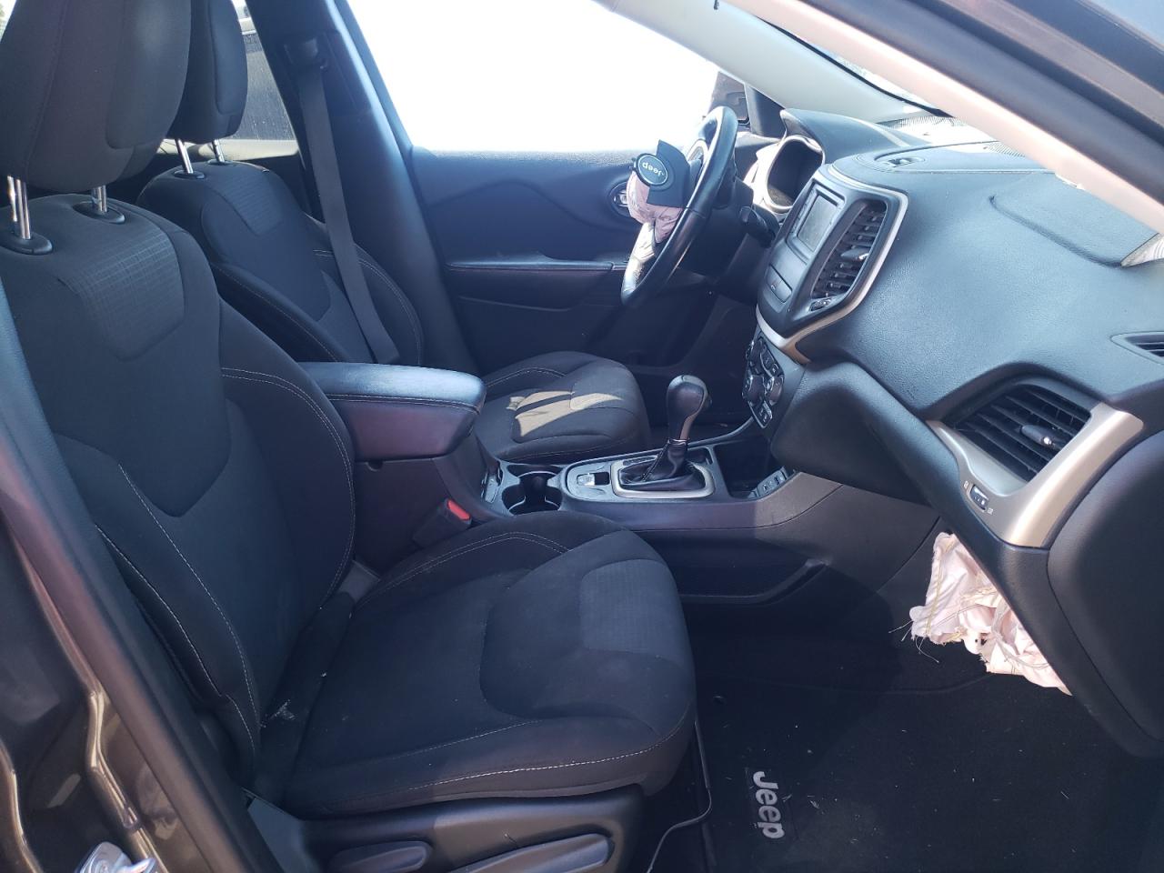 Photo 5 from auction – 2016 JEEP CHEROKEE L with VIN 1C4PJLCB2GW338730