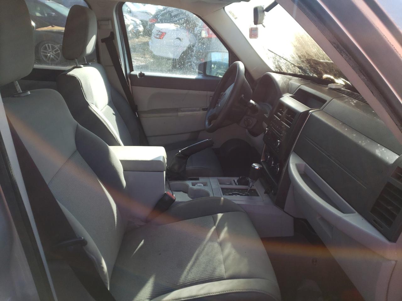 Photo 5 from auction – 2008 JEEP LIBERTY SP with VIN 1J8GN28K88W164129