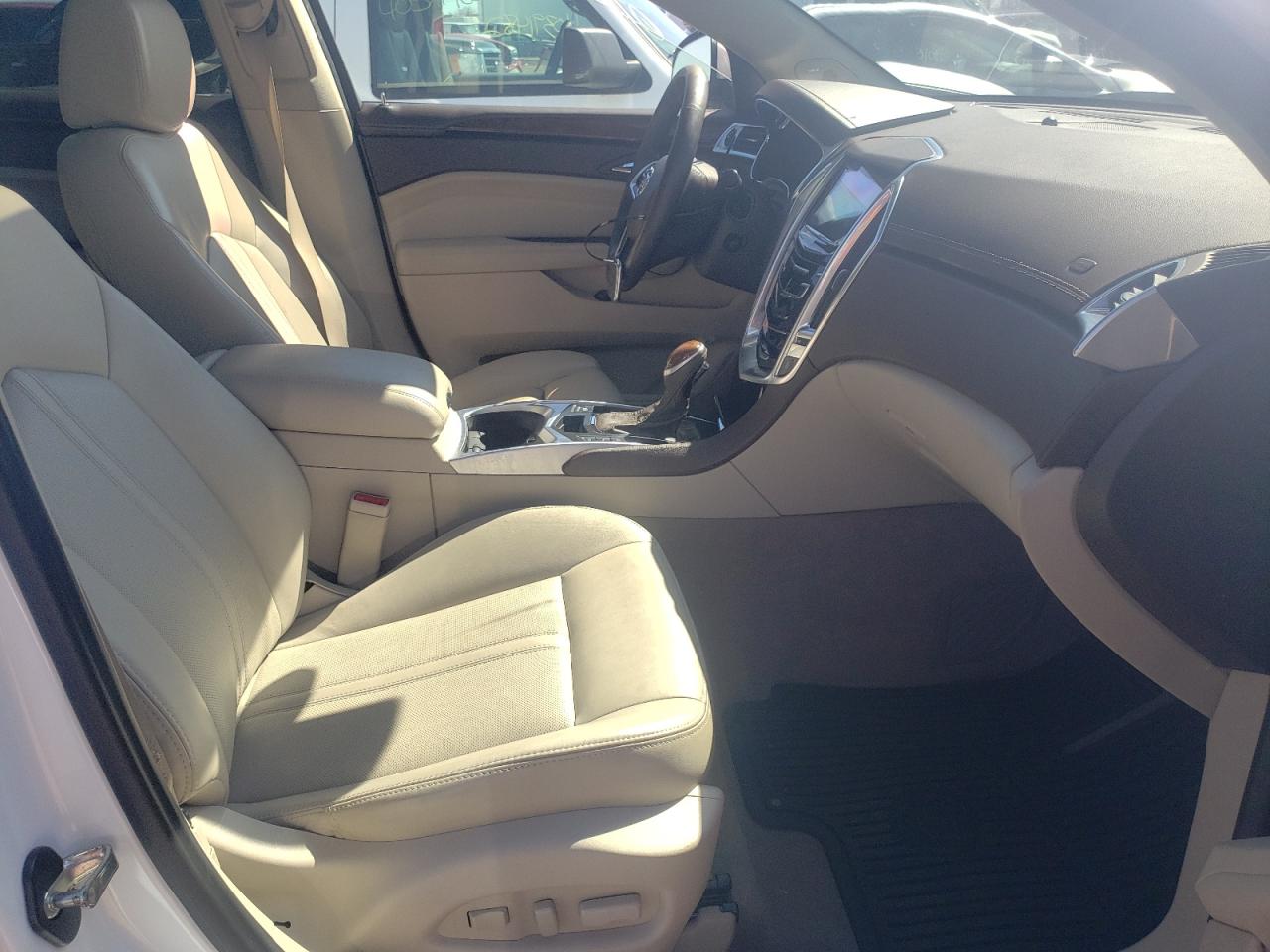 Photo 5 from auction – 2015 CADILLAC SRX PERFOR with VIN 3GYFNCE39FS525442