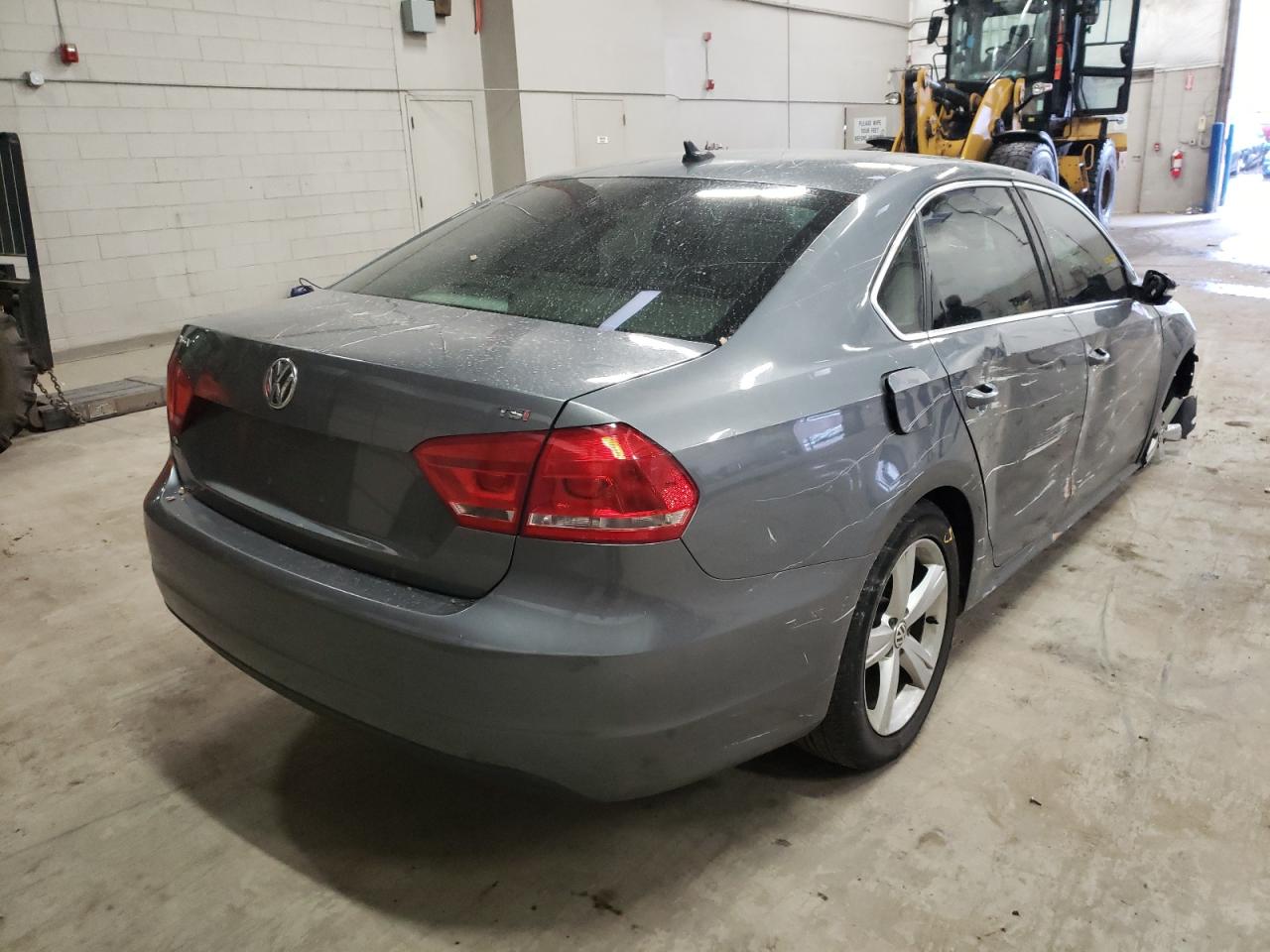 Photo 4 from auction – 2015 VOLKSWAGEN PASSAT S with VIN 1VWAS7A33FC090913