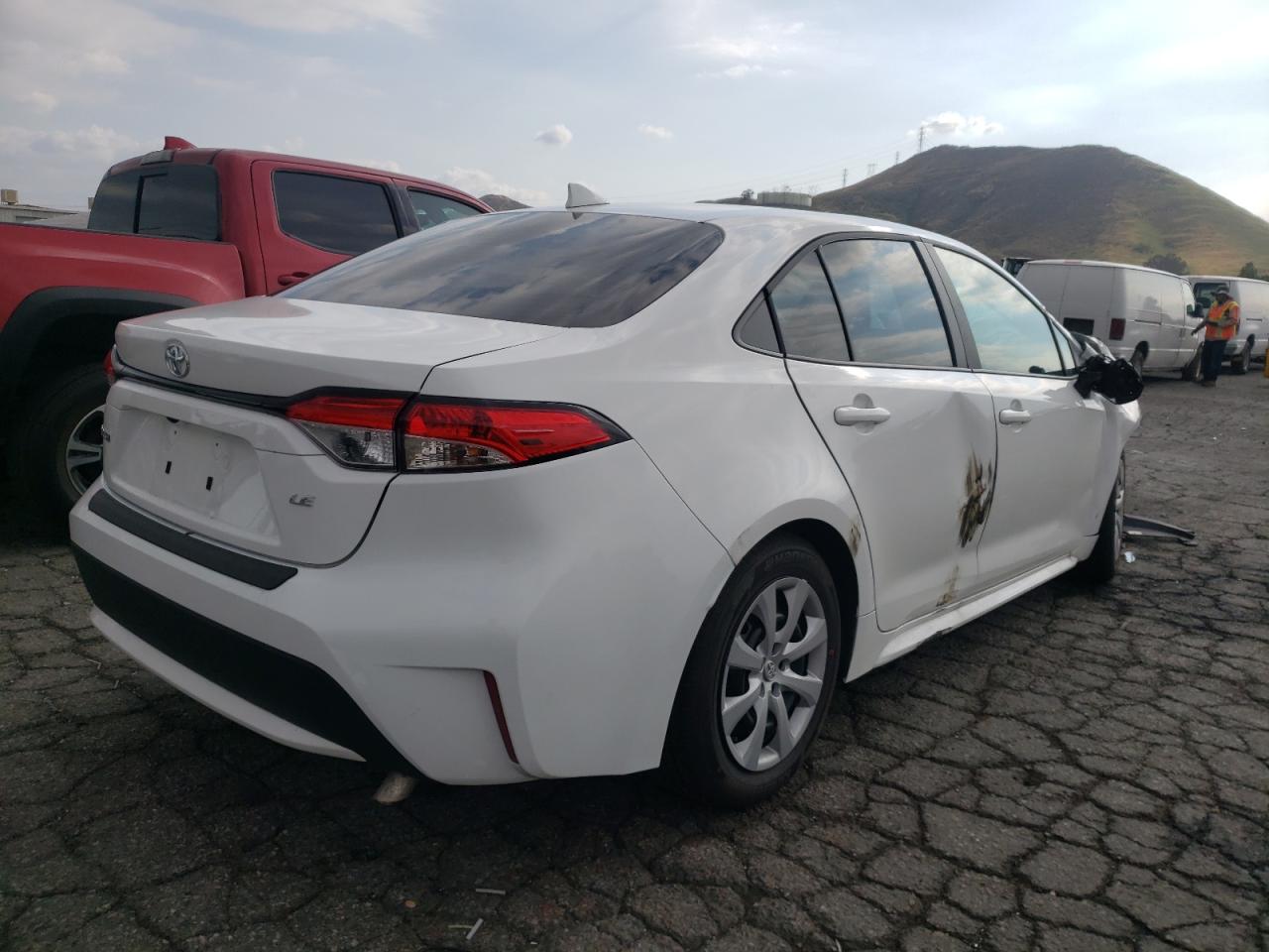 Photo 4 from auction – 2022 TOYOTA COROLLA LE with VIN 5YFEPMAE1NP296498