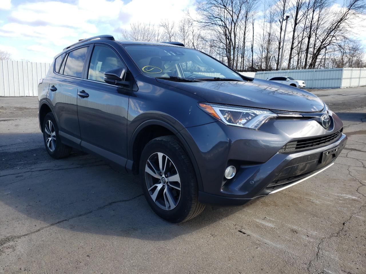 TOYOTA RAV4 XLE 2018 with VIN JTMRFREV0JJ235346 - Photo from auction