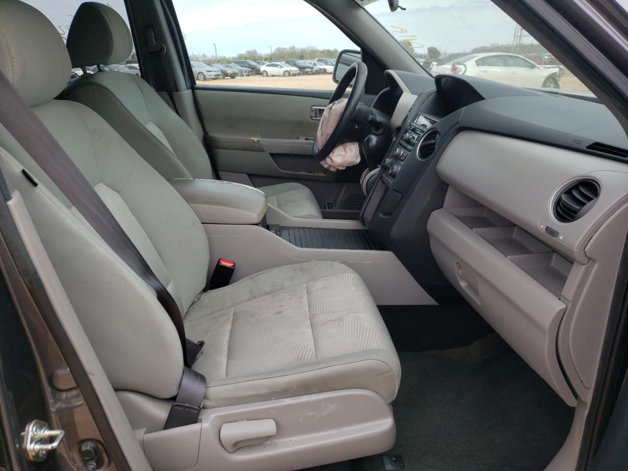 Photo 5 from auction – 2014 HONDA PILOT LX with VIN 5FNYF3H25EB022562