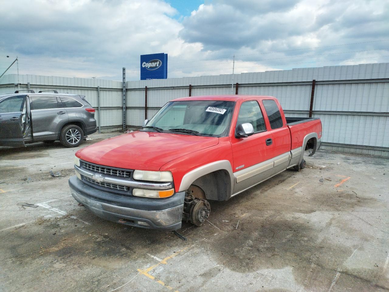 Photo 2 from auction – 2000 CHEVROLET SILVERADO with VIN 1GCEK19T4YE377612