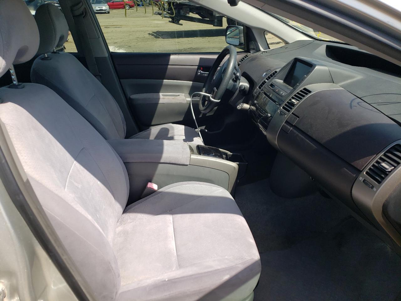 Photo 5 from auction – 2004 TOYOTA PRIUS with VIN JTDKB22U940066535