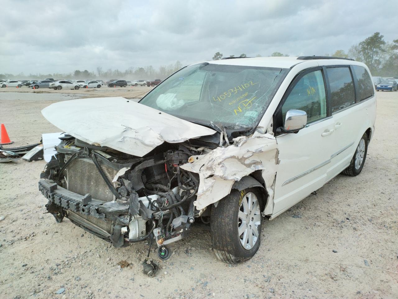 Photo 2 from auction – 2011 CHRYSLER TOWN & COU with VIN 2A4RR8DG4BR704160