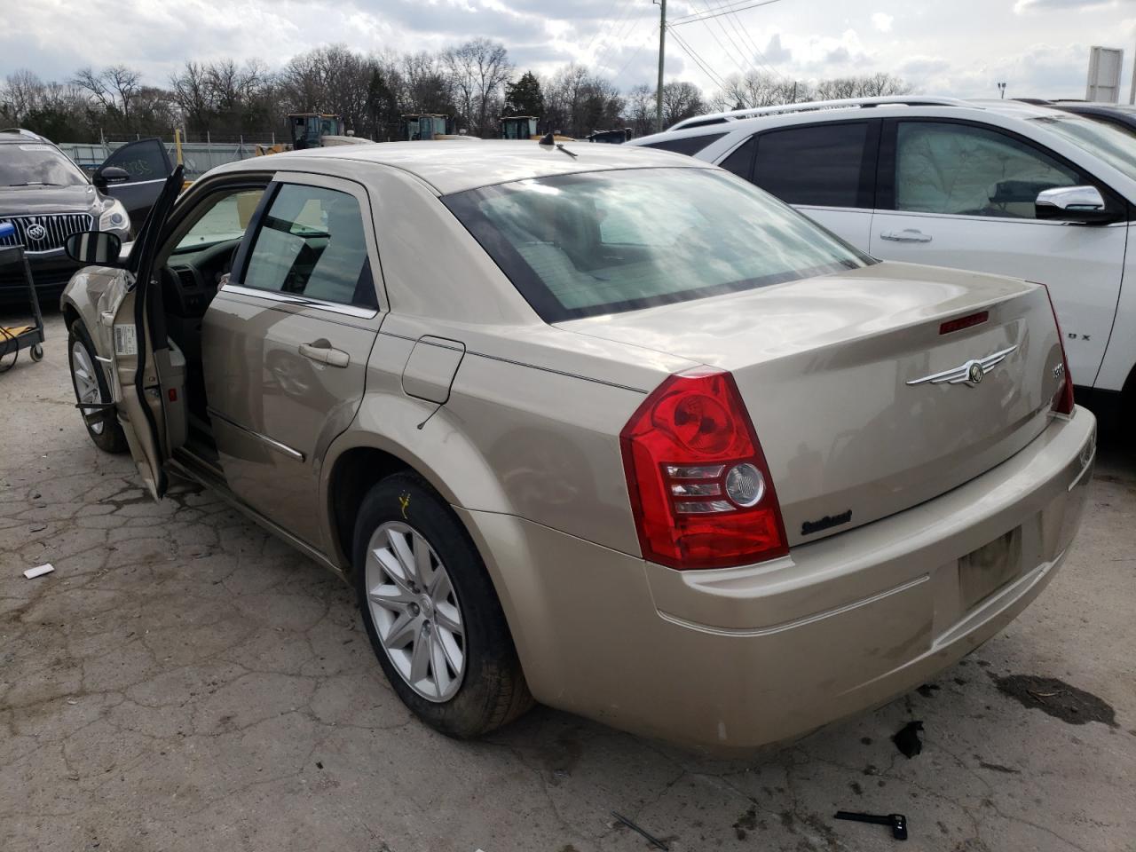 Photo 3 from auction – 2008 CHRYSLER 300 LX with VIN 2C3KA43R68H169278