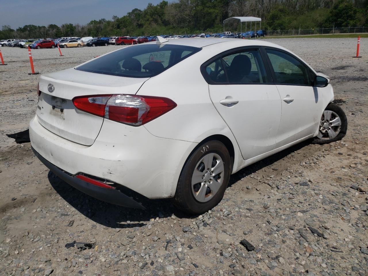 Photo 4 from auction – 2016 KIA FORTE LX with VIN KNAFK4A63G5596570