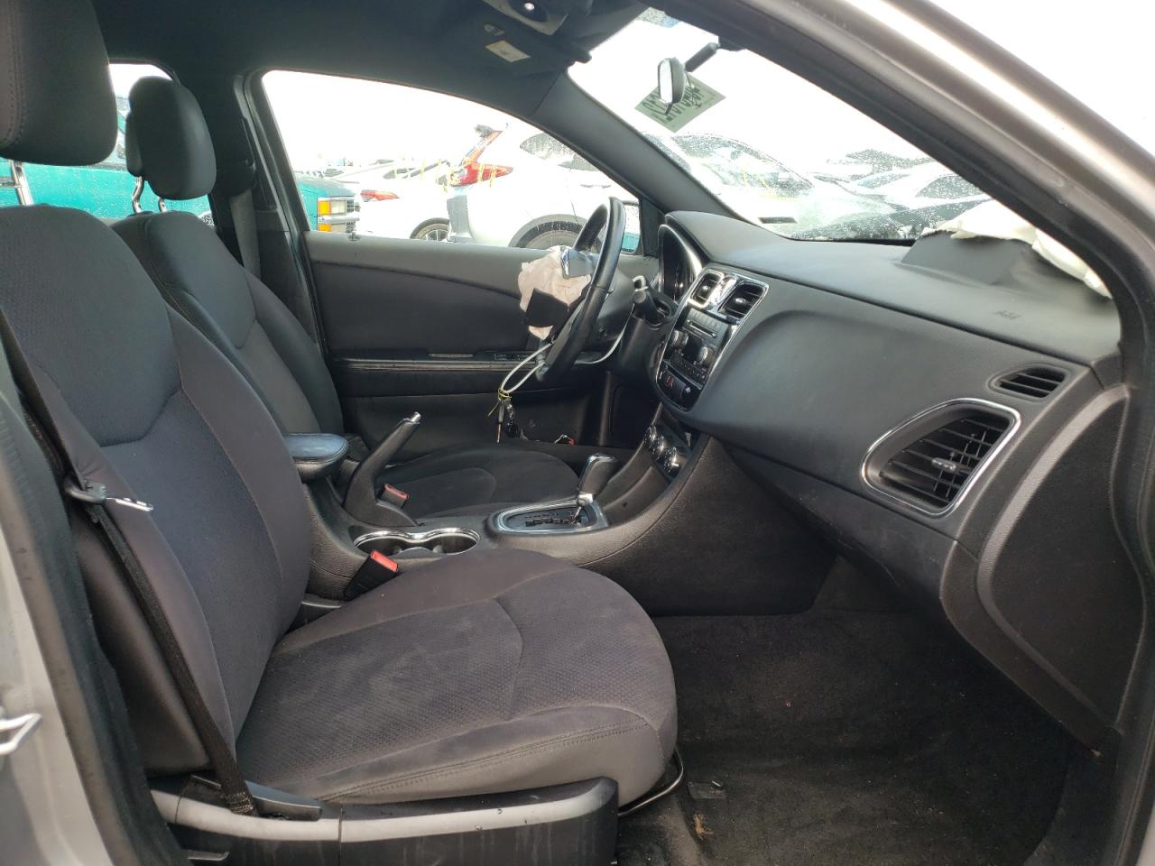 Photo 5 from auction – 2014 CHRYSLER 200 TOURIN with VIN 1C3CCBBG1EN115182