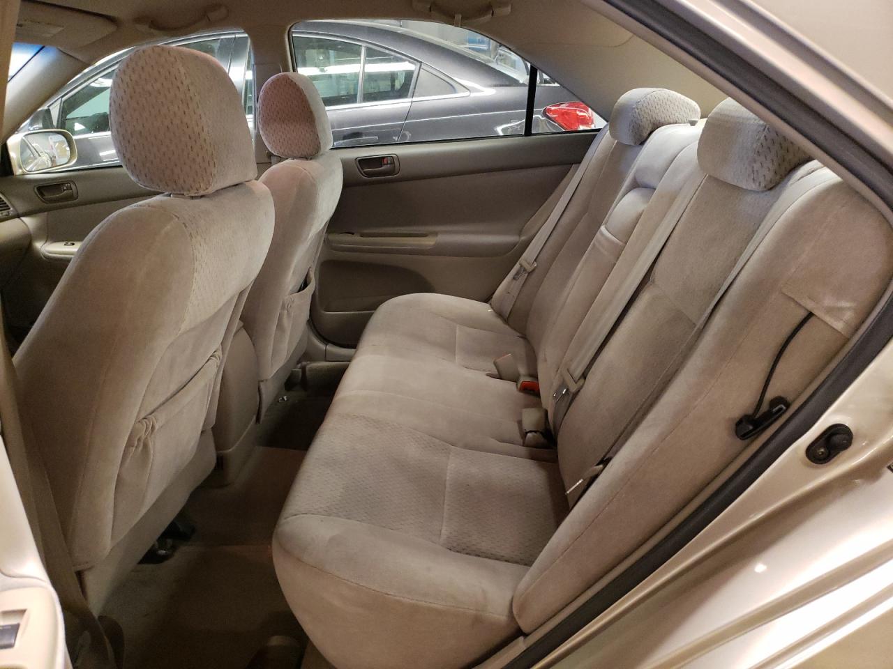Photo 6 from auction – 2004 TOYOTA CAMRY LE with VIN 4T1BE32K24U874922