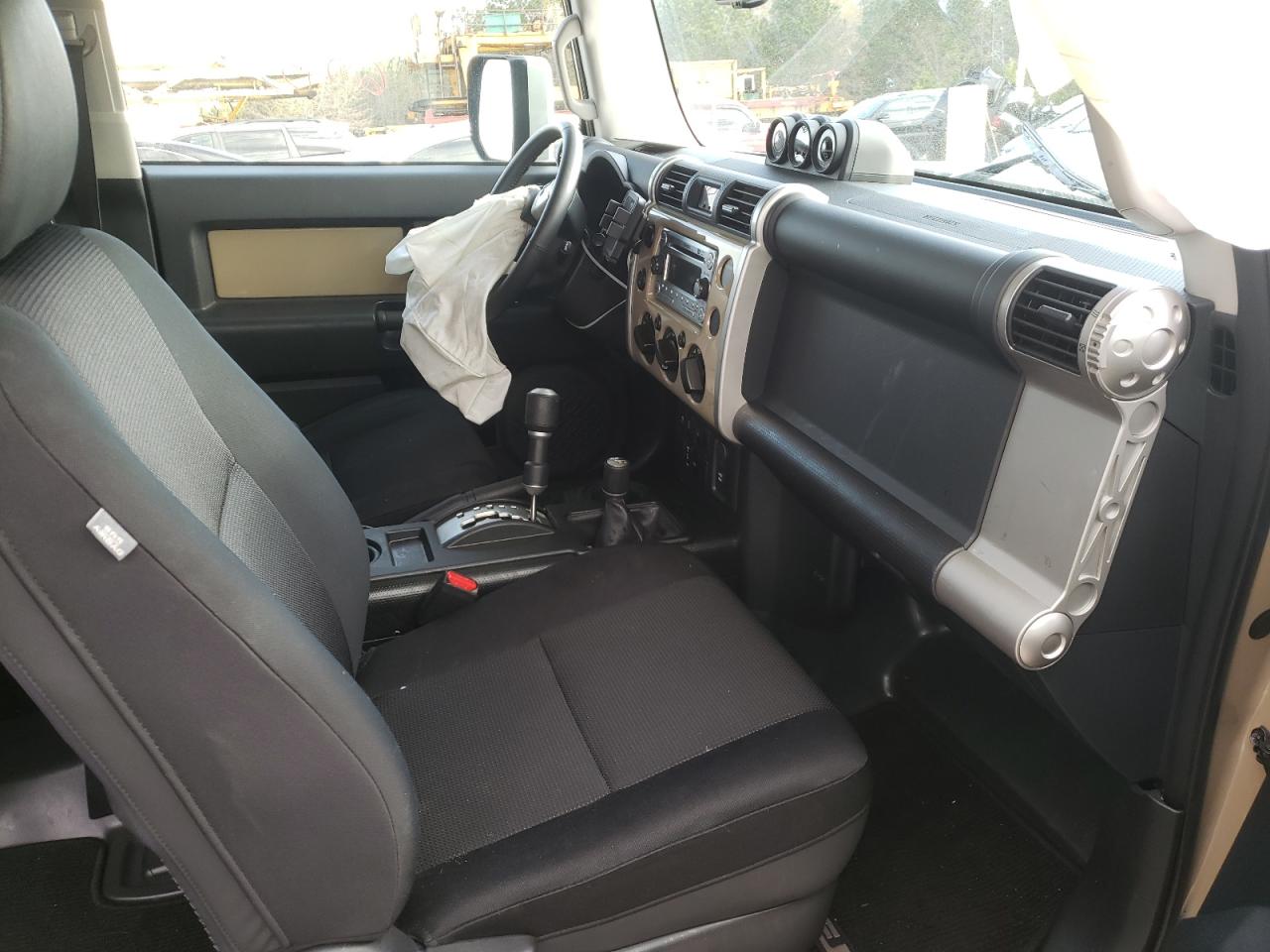 Photo 5 from auction – 2012 TOYOTA FJ CRUISER with VIN JTEBU4BF7CK137172