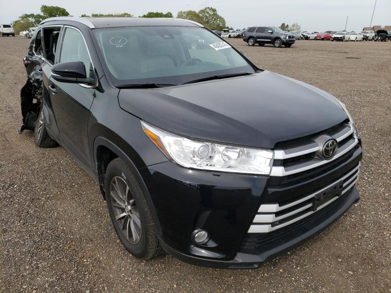 TOYOTA HIGHLANDER 2019 with VIN 5TDJZRFH0KS574903 - Photo from auction