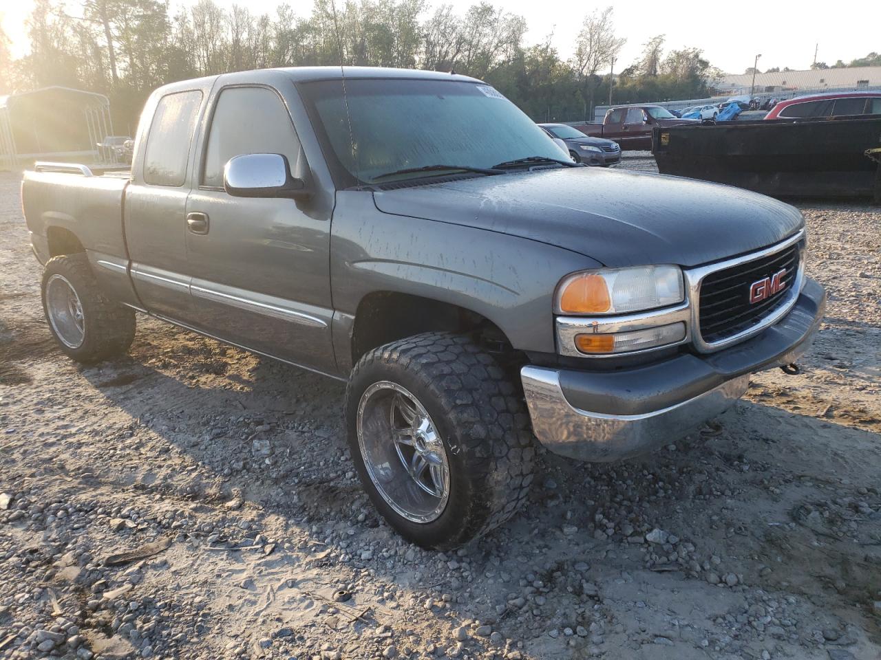 GMC NEW SIERRA 2001 with VIN 2GTEC19T211249843 - Photo from auction