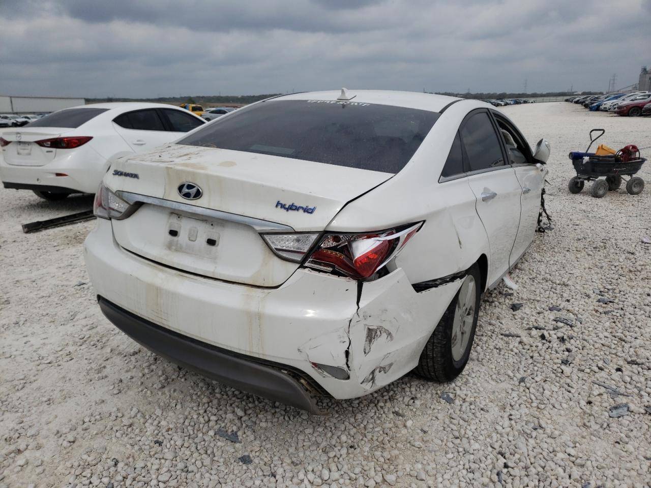 Photo 4 from auction – 2012 HYUNDAI SONATA HYB with VIN KMHEC4A45CA034452