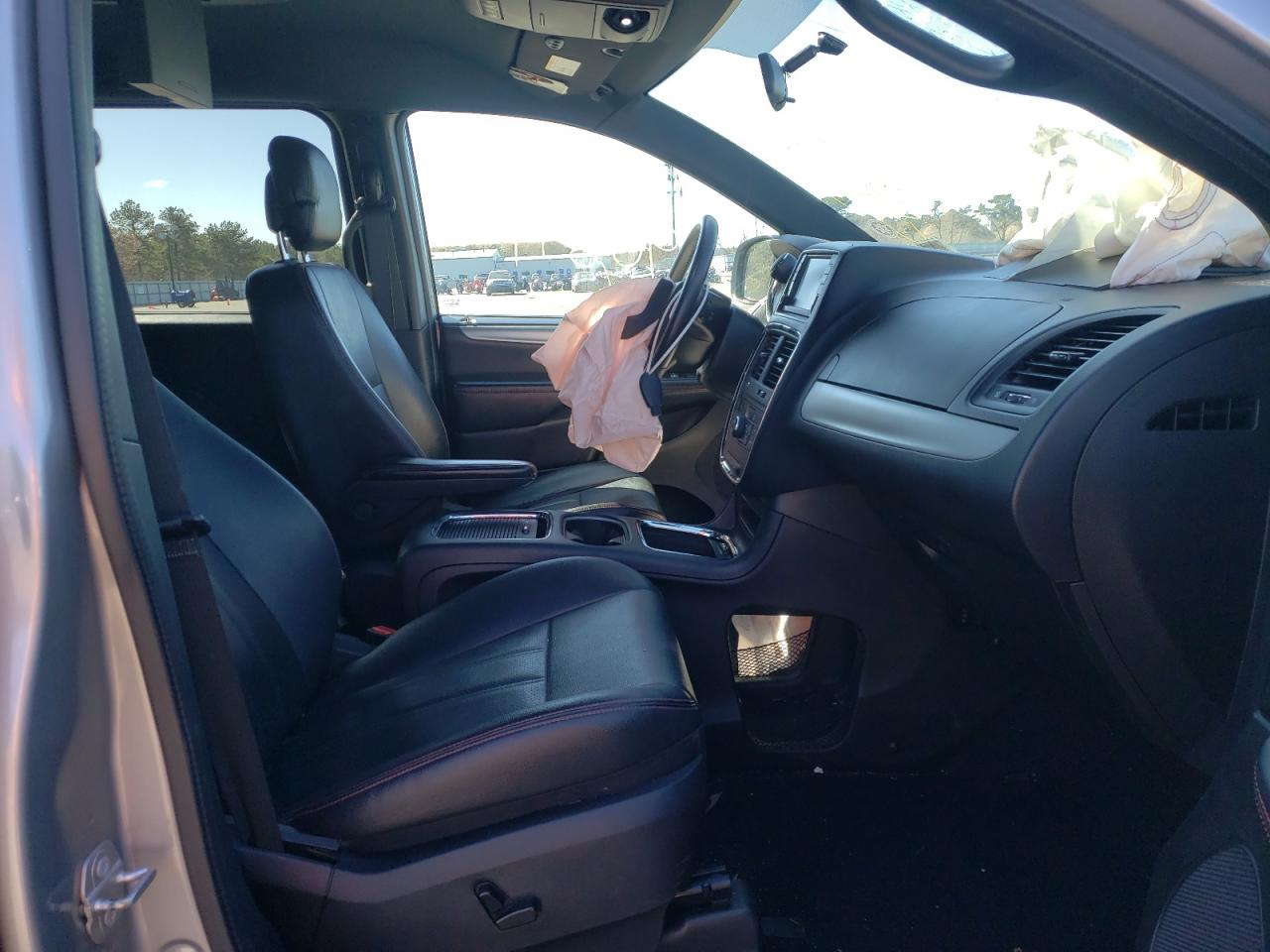 Photo 5 from auction – 2016 DODGE GRAND CARA with VIN 2C4RDGEG1GR274379