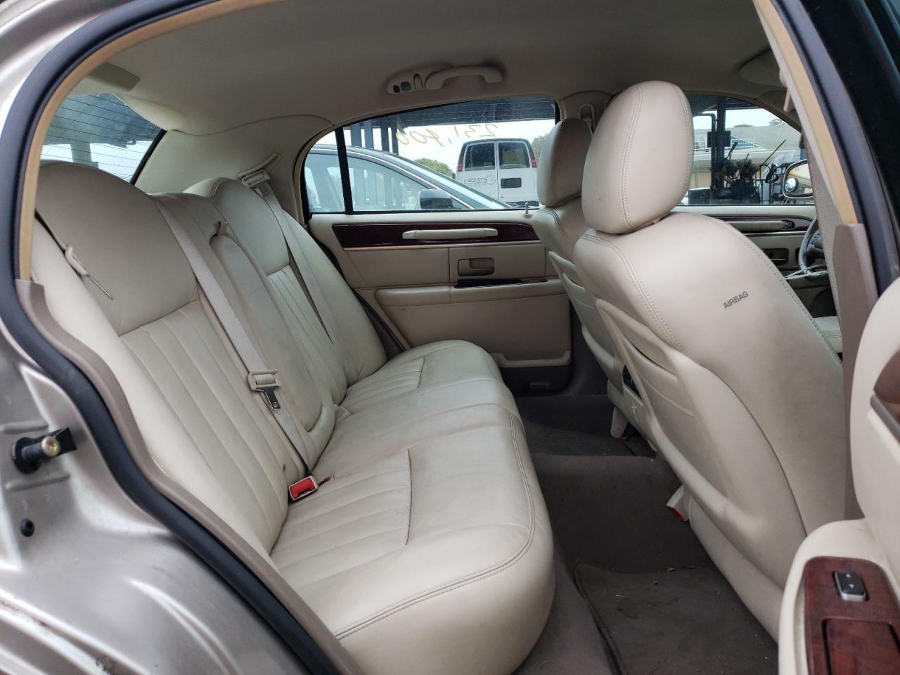 Photo 6 from auction – 2003 LINCOLN TOWN CAR E with VIN 1LNHM81W23Y674175