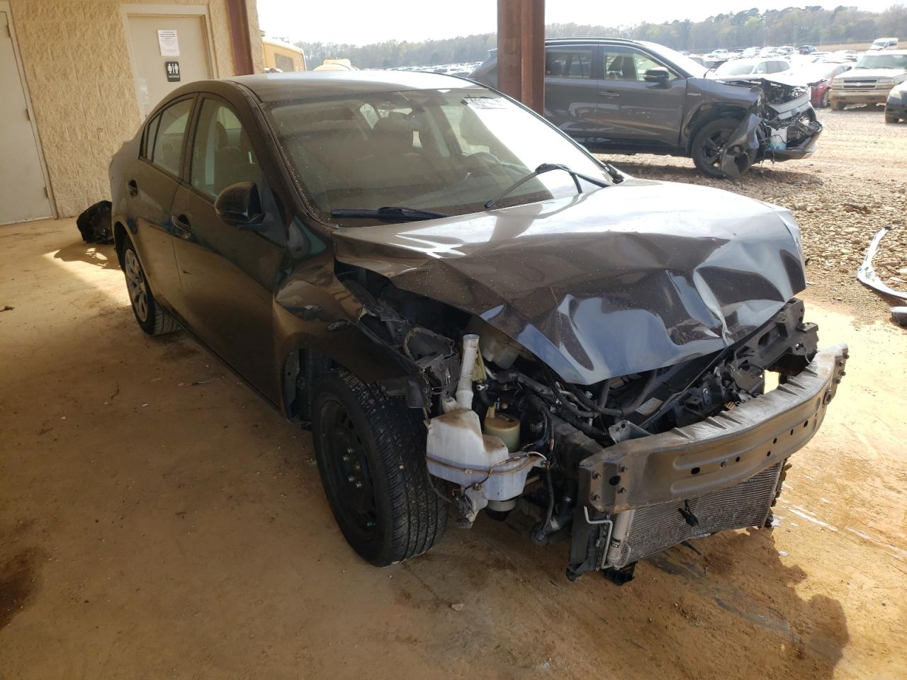 MAZDA 3 I 2013 with VIN JM1BL1TF2D1744902 - Photo from auction