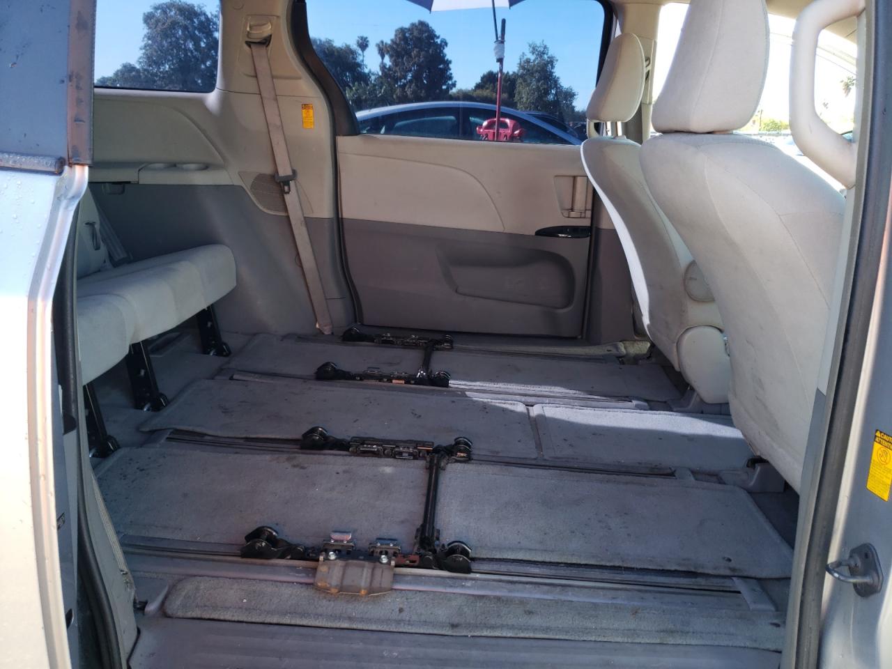 Photo 6 from auction – 2014 TOYOTA SIENNA with VIN 5TDZK3DC3ES440676
