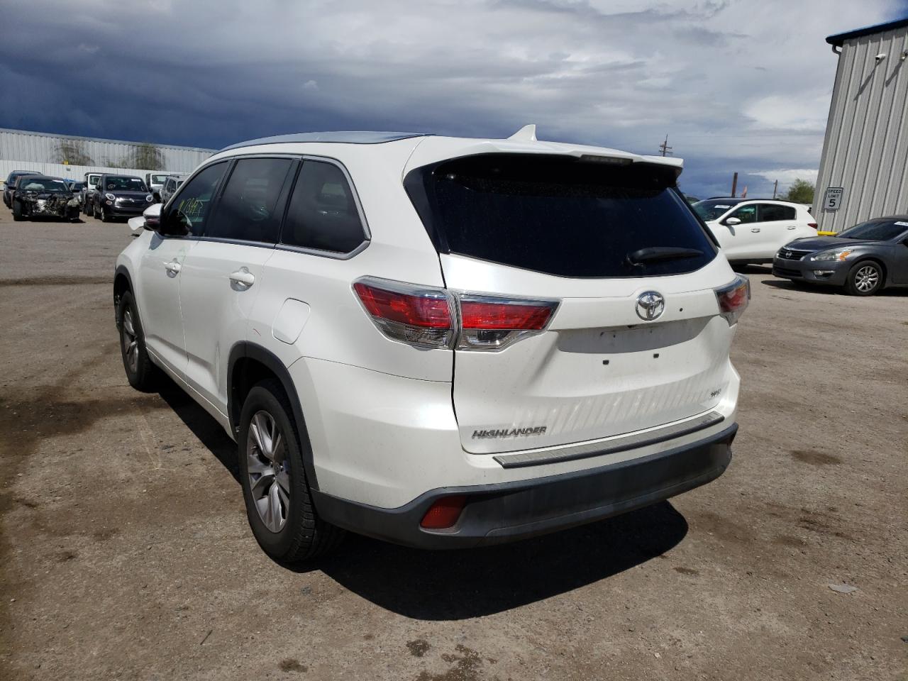 Photo 3 from auction – 2015 TOYOTA HIGHLANDER with VIN 5TDKKRFH9FS092333