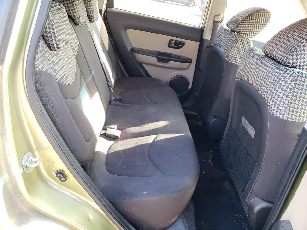Photo 6 from auction – 2010 KIA SOUL + with VIN KNDJT2A23A7176153