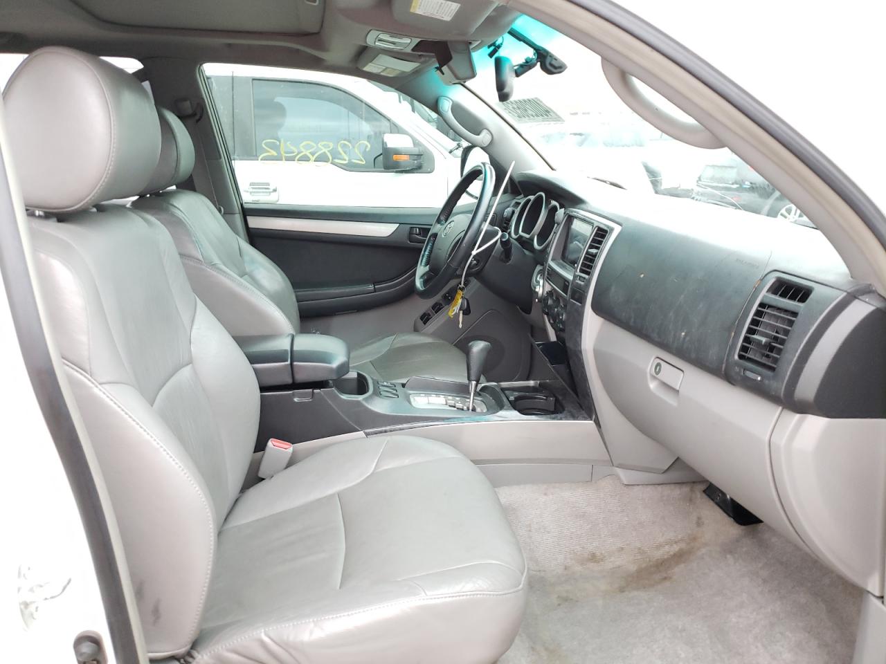 صورة رقم 5 من المزاد - 2004 TOYOTA 4RUNNER SR مع VIN JTEBU14R148019381