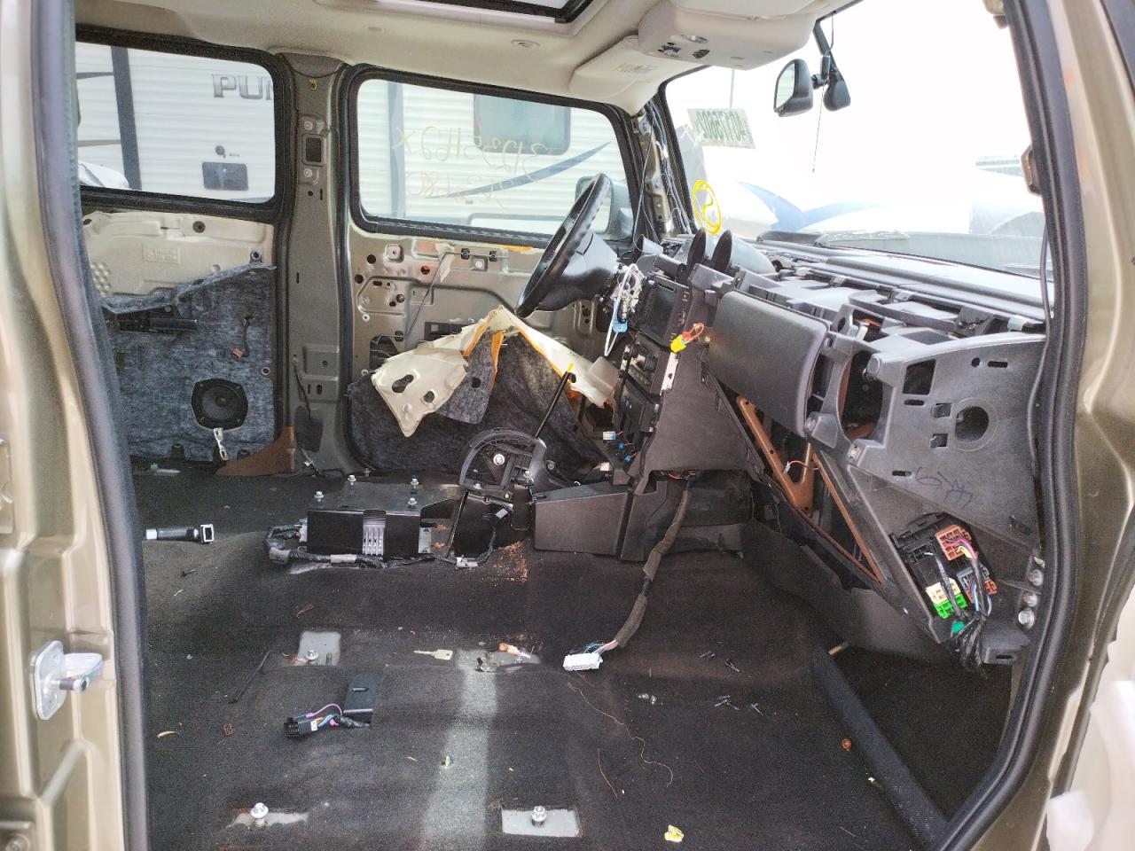 Photo 5 from auction – 2005 HUMMER H2 with VIN 5GRGN23U75H111193