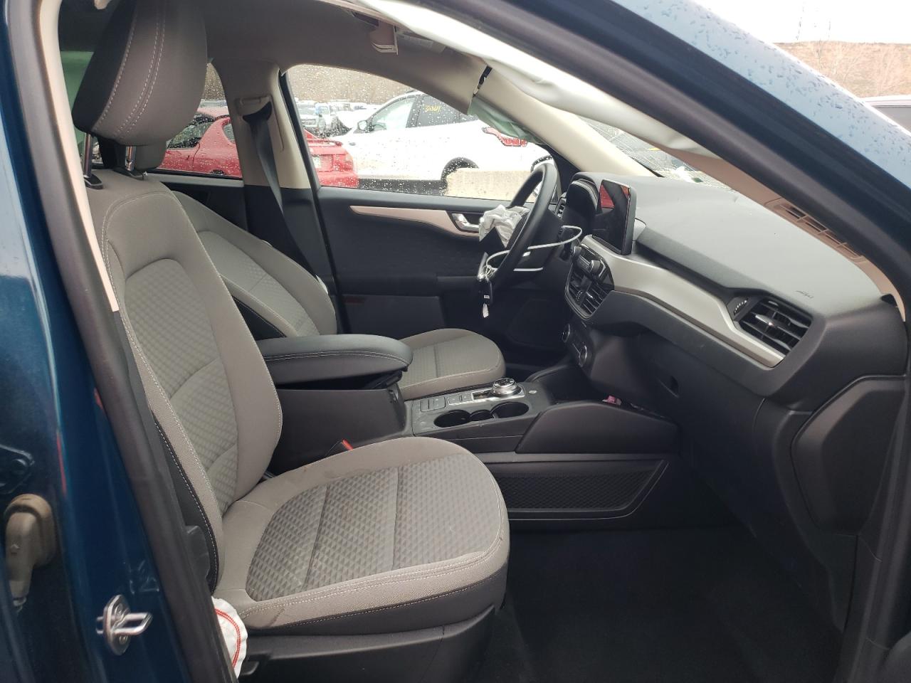 Photo 5 from auction – 2020 FORD ESCAPE SE with VIN 1FMCU9G65LUC54635