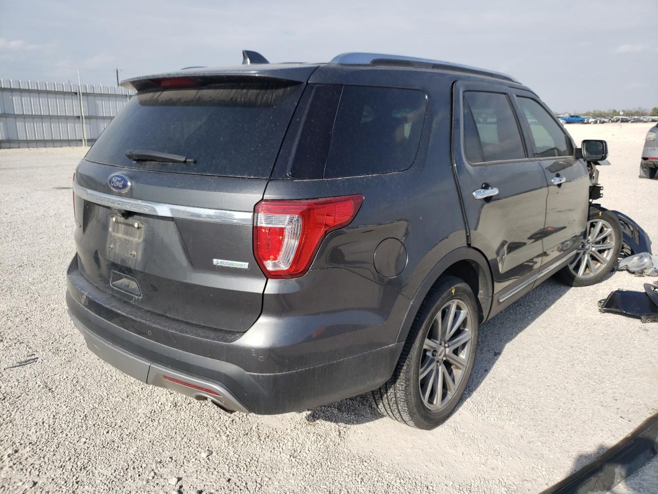 Photo 4 from auction – 2017 FORD EXPLORER L with VIN 1FM5K7FH7HGA80711