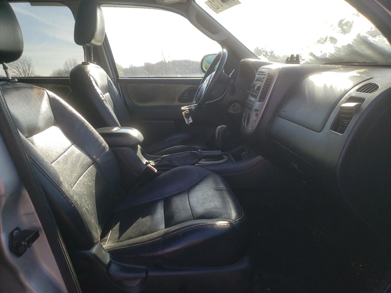 Photo 5 from auction – 2005 FORD ESCAPE LIM with VIN 1FMYU04125KC51491
