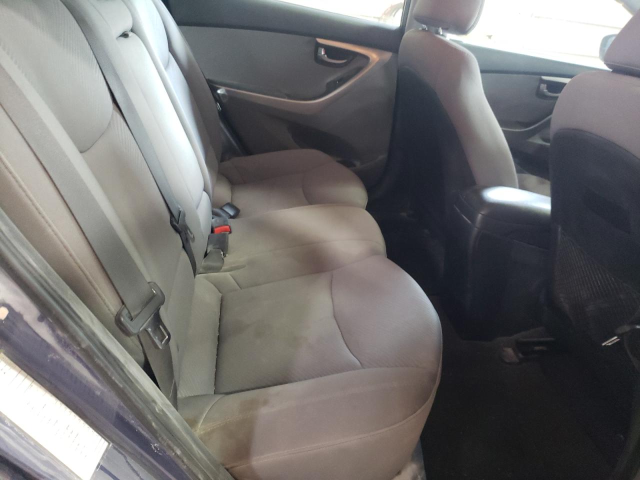 Photo 6 from auction – 2013 HYUNDAI ELANTRA GL with VIN 5NPDH4AE8DH263003