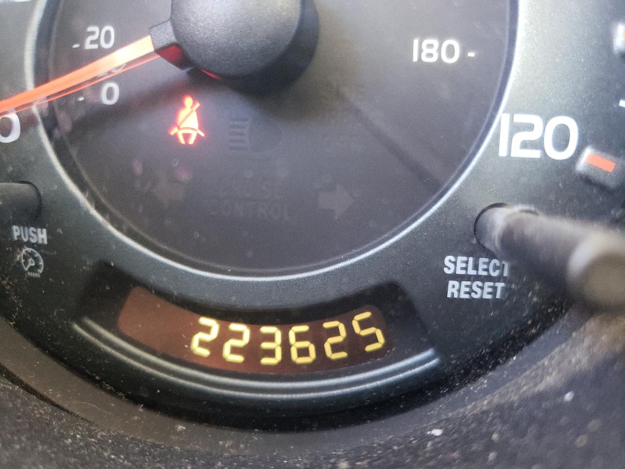 Photo 8 from auction – 2004 HONDA ELEMENT EX with VIN 5J6YH28524L030929