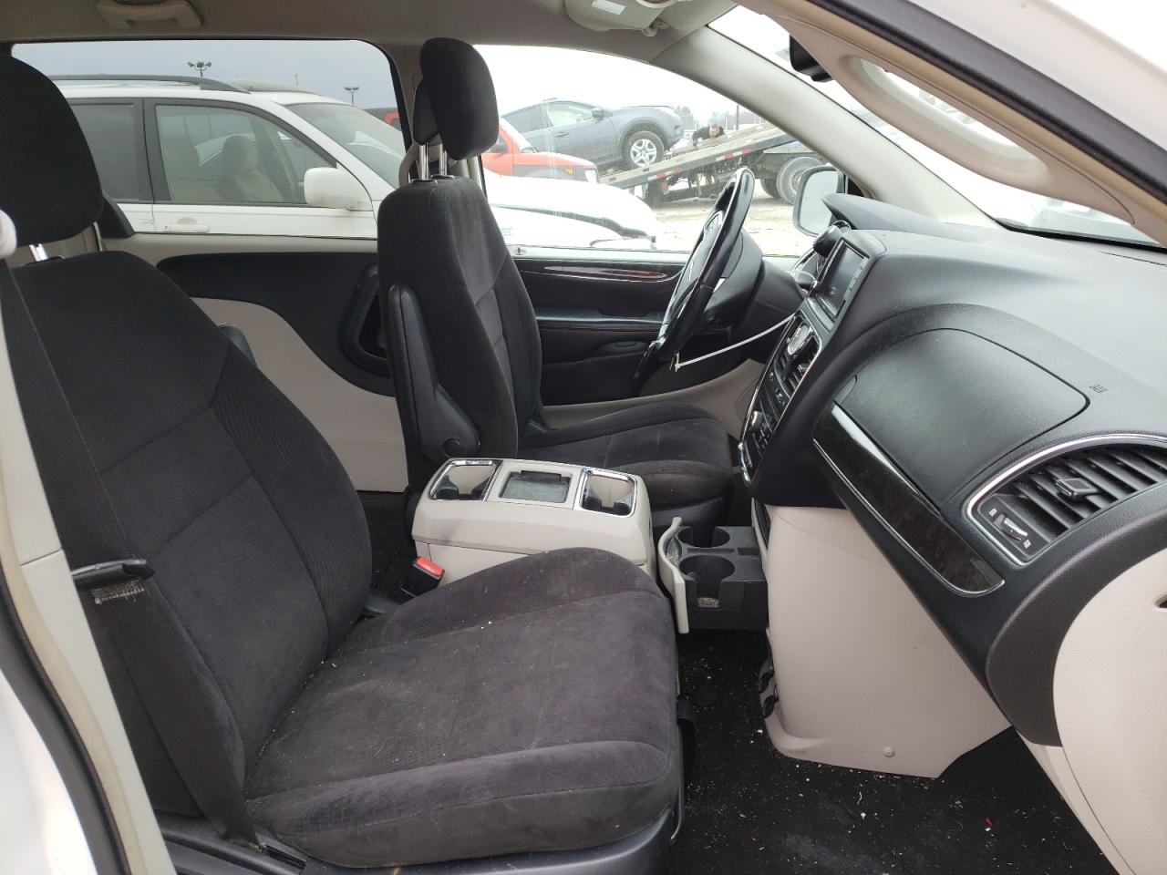 Photo 5 from auction – 2011 CHRYSLER TOWN & COU with VIN 2A4RR5DGXBR702895