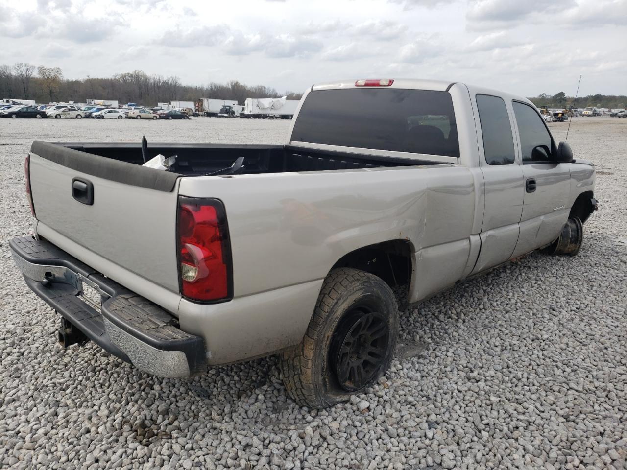 Photo 4 from auction – 2004 CHEVROLET SILVERADO with VIN 2GCEK19T141198021